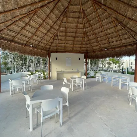 Hotel Zamna 2br W/pool & Wifi 4*