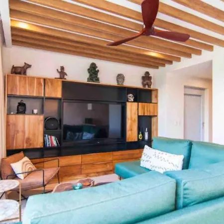 Beautiful Pure Top Amenities Pool Apartment