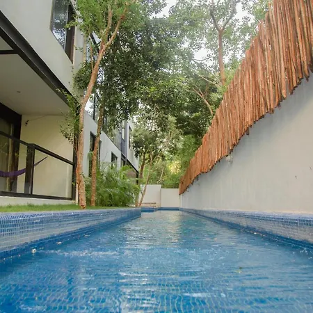 Deluxe Holiday In - Private Pool Gym *