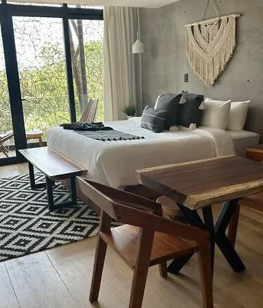 Hotel Palais By The Spot