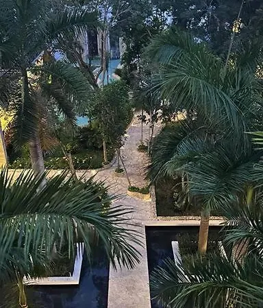 Hotel Palais By The Spot