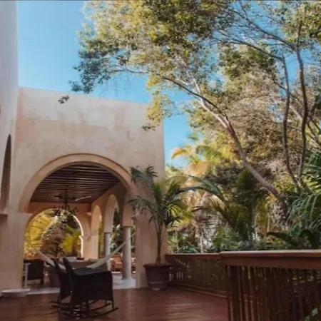 Hacienda 4 Bedrooms In