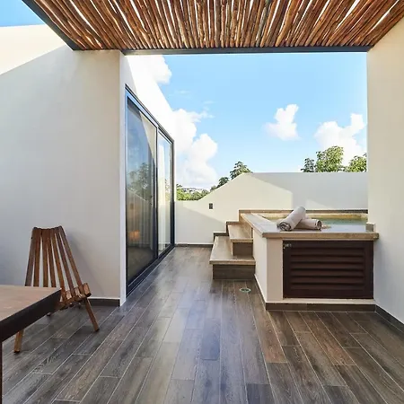 Skyview Penthouse 7 Apartment