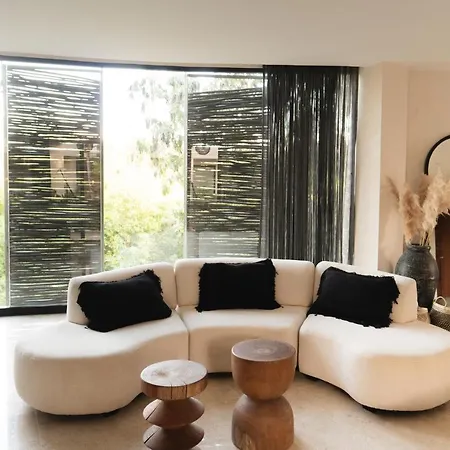 Apartment Exquisite Penthouse In Vibrant With Private Rooftop Terrace & Plunge Pool *