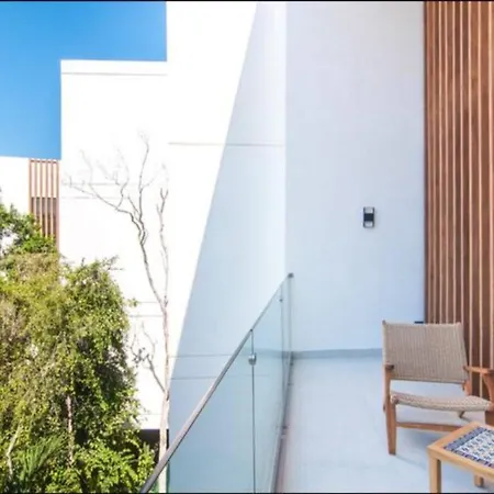 Beautiful Pure Top Amenities Pool Apartment