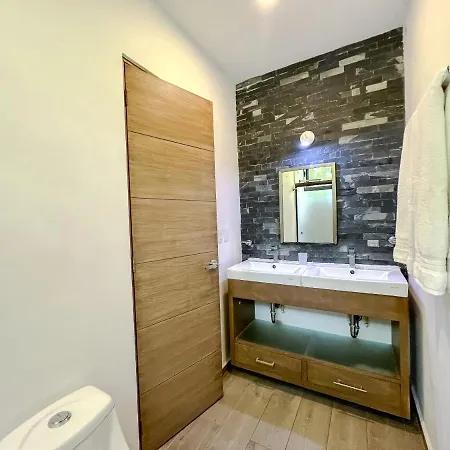 Deluxe Holiday In - Private Pool Gym Holiday home *