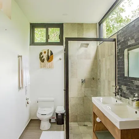 Deluxe Holiday In - Private Pool Gym Holiday home