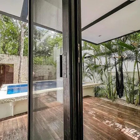 Deluxe Holiday In - Private Pool Gym