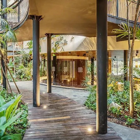 Divine 1br Ph With Private Pool And Spectacular Pools