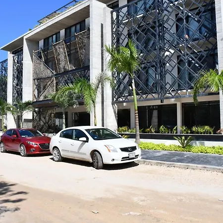Hotel Palais By The Spot