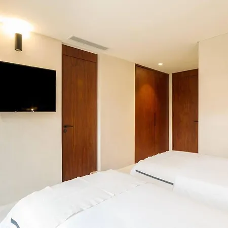 Apartment Lux/spacious/brigth 4 Bedrooms 4 Bathrooms+ Private Pool *