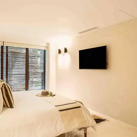 Lux/spacious/brigth 4 Bedrooms 4 Bathrooms+ Private Pool Apartment *
