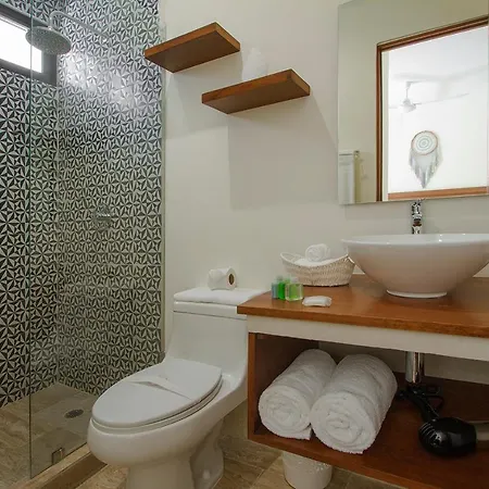 *luxurious With Private Patio*