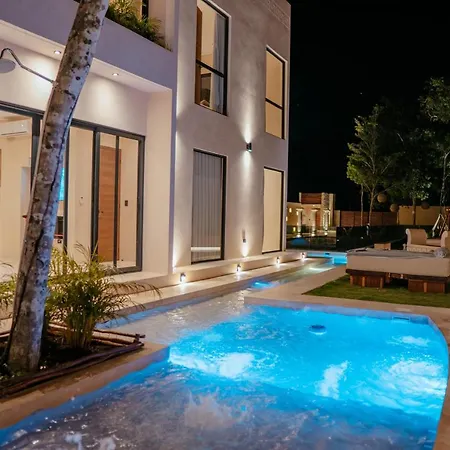 Luxury Large Villa/2 Pools/ Jacuzzi/rooftop/cenote View * Tulum