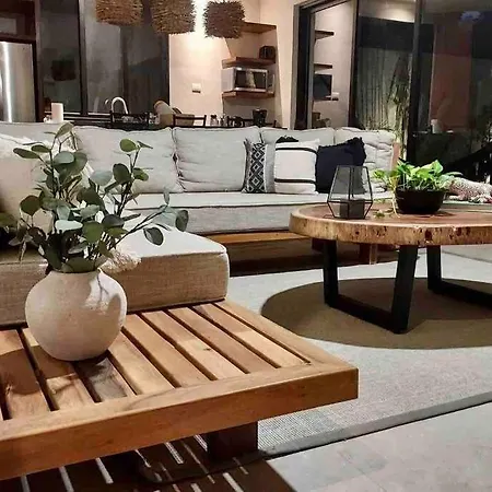 Villa Casa Kuk, Stylish, At 5 Min, Pool, Concierge