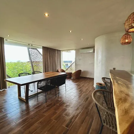 Rooftop Oasis: Urban Retreat With Infinity Pool & Private Terrace *