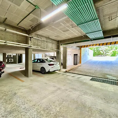 Rooftop Oasis: Urban Retreat With Infinity Pool & Private Terrace Apartment *