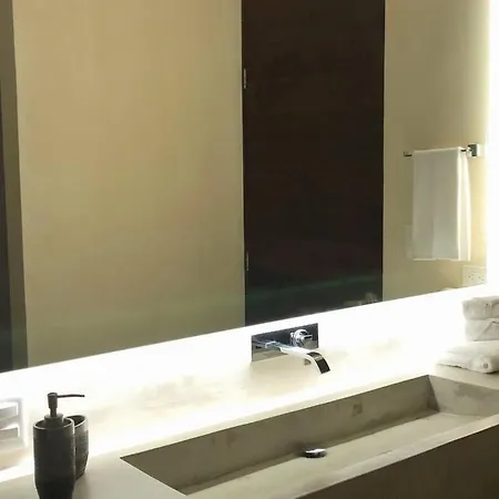 Luxury 2 Bdr 2 Bth 2 Bikes Jacuzzi Fiboptic Wifi. Apartment