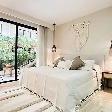 Alterhome Withe Luxury Menesse Apartment