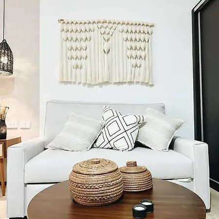 Alterhome Withe Luxury Menesse Apartment