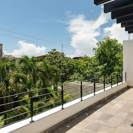 With Jacuzzi & Pool With Great Concierge Service Villa