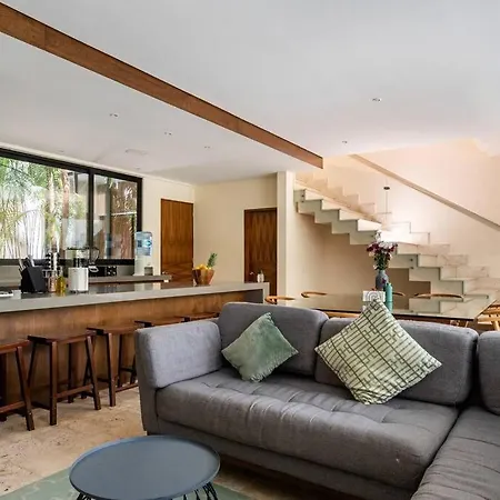 With Jacuzzi & Pool With Great Concierge Service Villa *