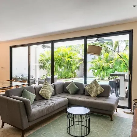 Villa With Jacuzzi & Pool With Great Concierge Service
