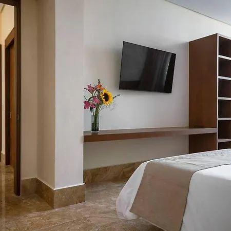 Sam Chak: Exclusive Retreat With Private Pool And Concierge