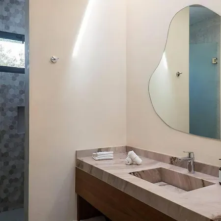 Sam Chak: Exclusive Retreat With Private Pool And Concierge