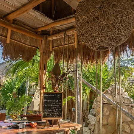 Selvaluz & * Tulum