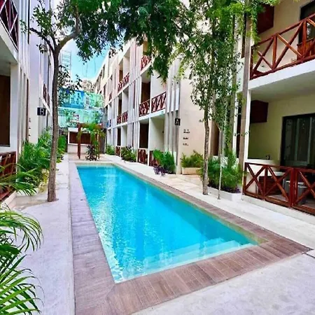 Madera Y Agua: Jacuzzi En El Techo Y Piscina