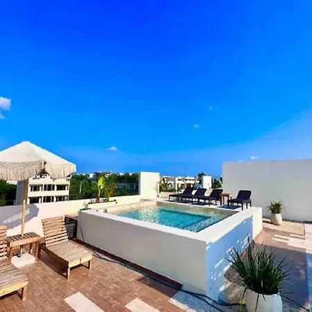 Apartment Madera Y Agua: Jacuzzi En El Techo Y Piscina