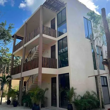 Apartment Lush Rooftop With Ensuite Pool & Wifi *
