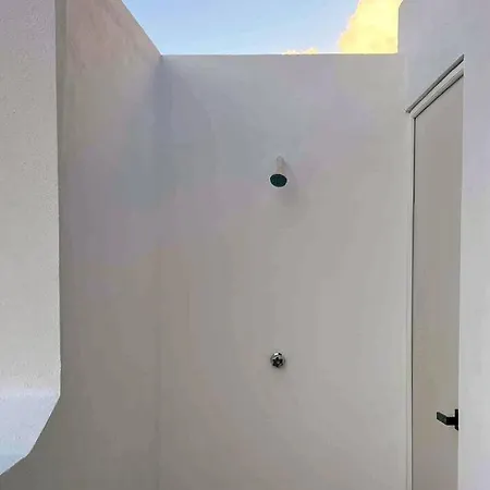 Lush Rooftop With Ensuite Pool & Wifi *