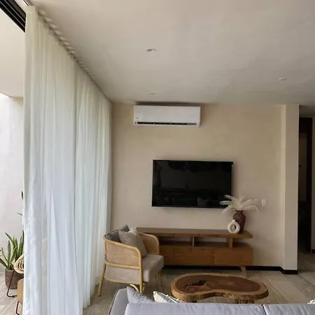 Elegant & Spacious 3 Bdrm Apartment *