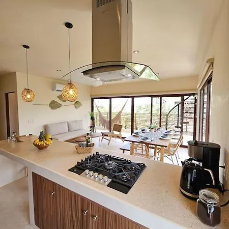 Apartment Private Rooftop Penthouse With Pool, Bbq & Jungle View *