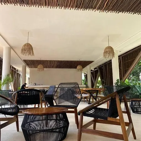 Elegant & Spacious 3 Bdrm Apartment *