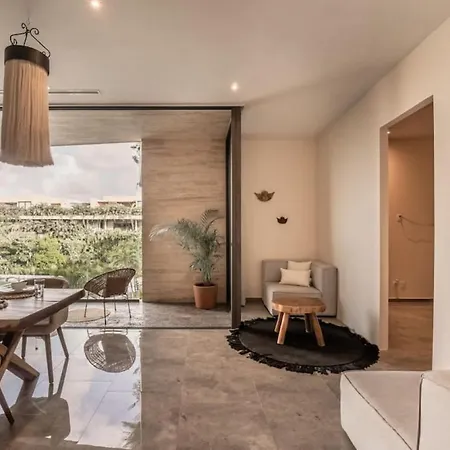 Mistiq Luxury Getaway Apartment *