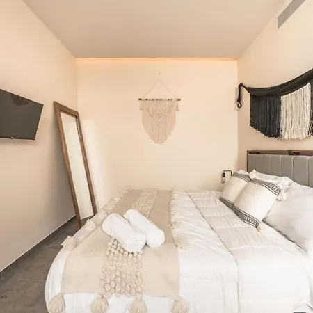 Mistiq Luxury Getaway Apartment