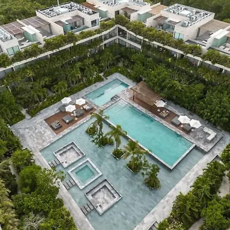 Mistiq Luxury Getaway *