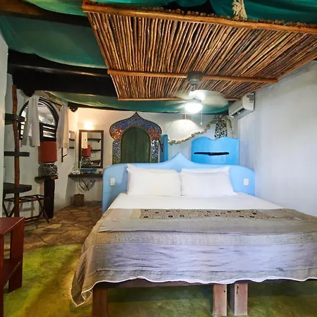 La Luna By Lockey Hotel *