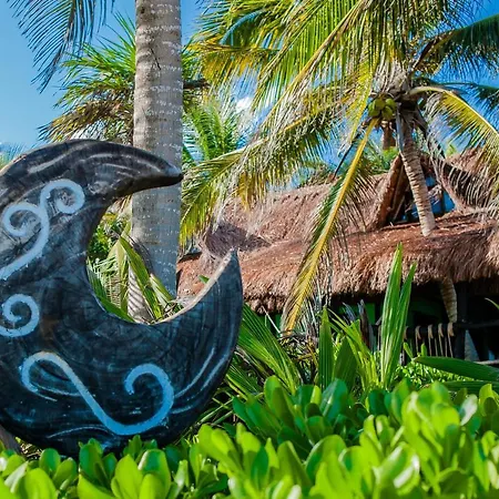 La Luna By Lockey Hotel