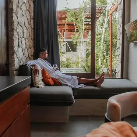Apartment Alterhome Jungle Oasis In