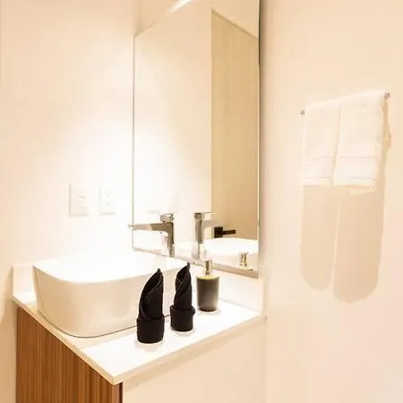 Private Hot Tub, Scooters, Pool, Outdoor Cinema, 750 Mb Apartment *