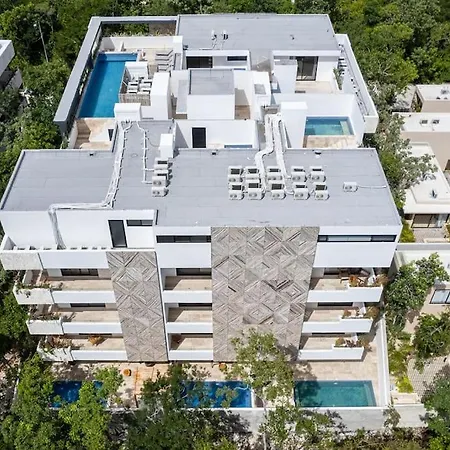 Private Hot Tub, Scooters, Pool, Outdoor Cinema, 750 Mb Apartment