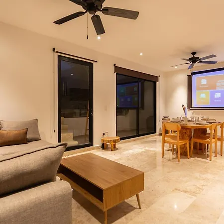 New! Luxury With Plunge Pool & Theater Apartment