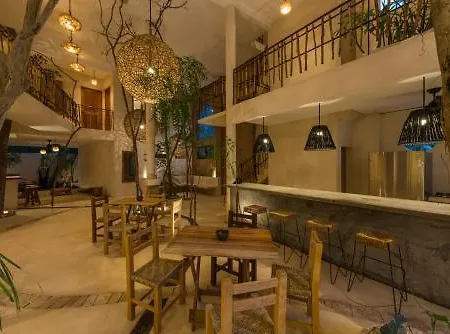 Koos Hotel
