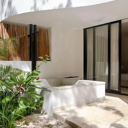 Casa Encanto En Hunab Residences
