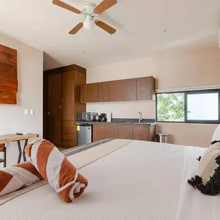 Apartment Charming Location Steps Away From The Main Avenue