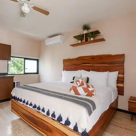 Charming Location Steps Away From The Main Avenue Apartment
